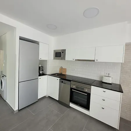 New And Bright 2-bedroom In Canamelar Apartment