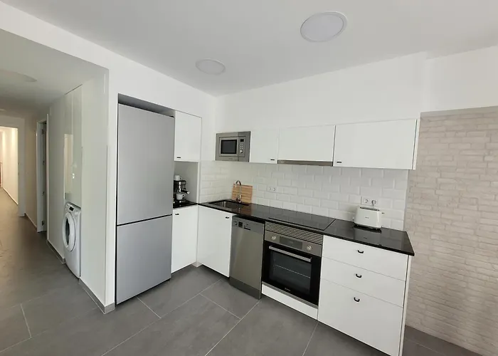 New And Bright 2-bedroom In Canamelar Lejlighed